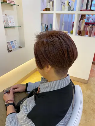ショート カラー 小松 千夏のヘアスタイル