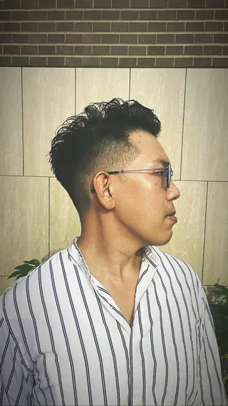 ショート パーマ メンズ BASUKIA 西宮 甲子園口所属・𝙢𝙚𝙣'𝙨 𝙝𝙖𝙞𝙧高津のヘアスタイル