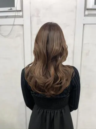 セミロング タニ トモのヘアスタイル