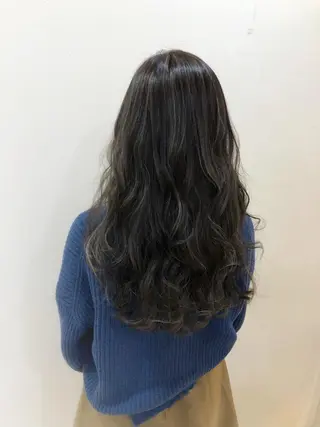ロング カラー 服部 樹季のヘアスタイル