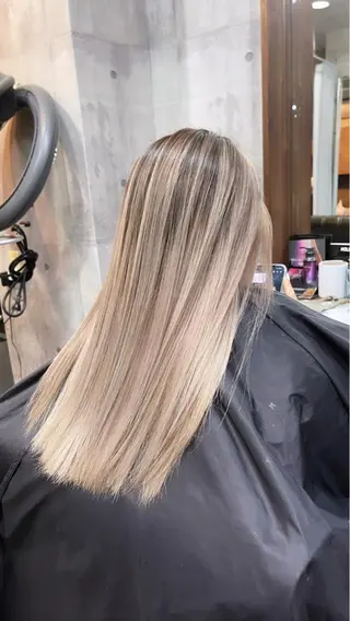 ロング カラー 難波ブリーチカラー 伊藤洋輝のヘアスタイル