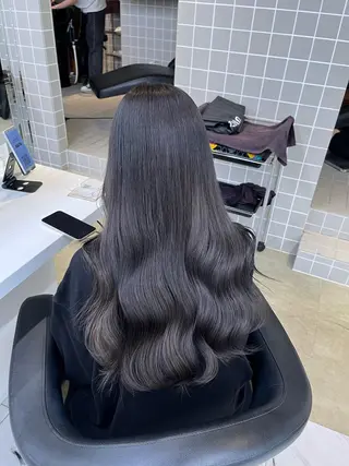 ロング 寒色＆ブリーチ特化 寒色MiOのヘアスタイル