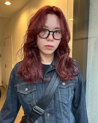 セミロング カラー hen所属・心斎橋/レイヤー/ ブリーチ/モエのヘアスタイル