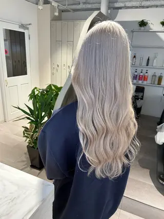 ロング ior北千住【イオール】所属・YU(ハイトーン/ ブリーチカラー)のヘアスタイル