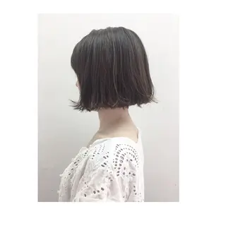 ショート カラー ✂️小顔カット✂️ 山本有紀のヘアスタイル