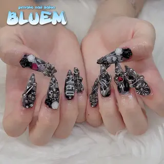 ネイル BLUEM なな🐶のネイルデザイン