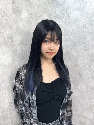 セミロング カラー ヘアアレンジ 寒色アイドルカラー JUNOチナツのヘアスタイル