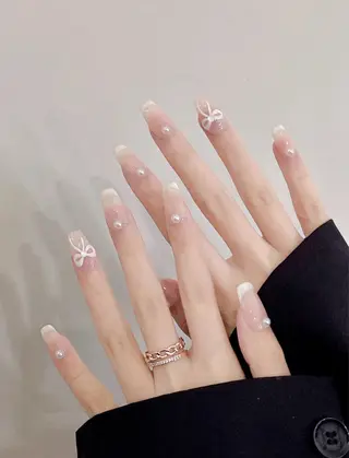 ネイル 🌈 Laule'aのネイルデザイン