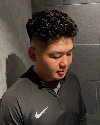 ショート パーマ メンズ 野髙 昂大のヘアスタイル