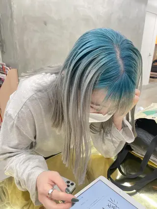 セミロング カラー yurika☁️ 似合わせ｜レイヤーのヘアスタイル