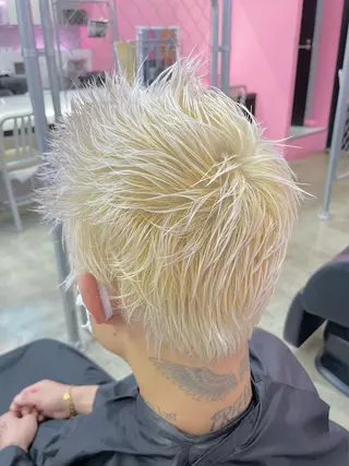 ショート カラー ザクザクレイヤー 🍀/ブリーチ/小田のヘアスタイル