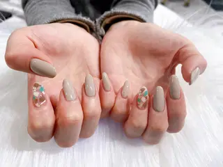 ネイル リスブラン AYUMI 🍎のネイルデザイン