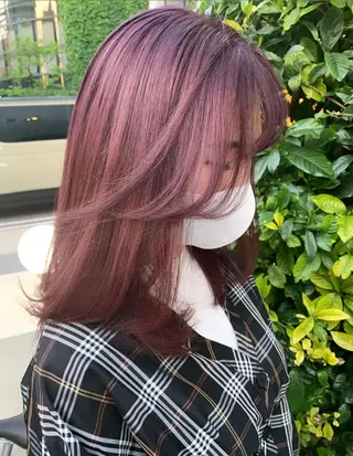 セミロング 淡いハイトーンカラー レイヤーカットゆうかのヘアスタイル