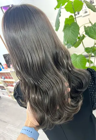 セミロング カラー 名畑 裕貴のヘアスタイル