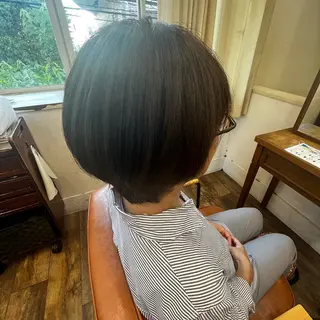 ショート カラー 小森田　果怜 縮毛矯正、カラーのヘアスタイル
