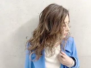 ミディアム カラー EMANON天神所属・Hitomi Ezakiのヘアスタイル