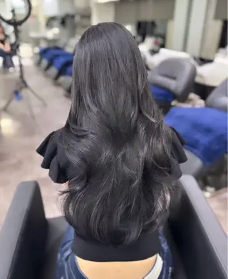 ロング 韓国風レイヤーカット 艶カラー🫧菊池のヘアスタイル