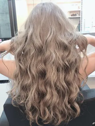 ミディアム LANI OOSAKAのヘアスタイル