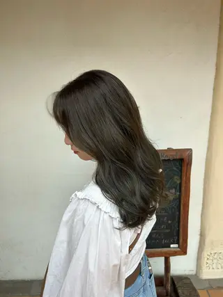 ロング カラー putri 川邉 優花のヘアスタイル