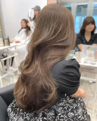 ロング ムラ修正ブリーチ 山田眞之介のヘアスタイル