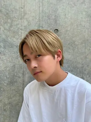 カラー メンズ 🌈ベージュ艶髪🌈 ユウトのヘアスタイル