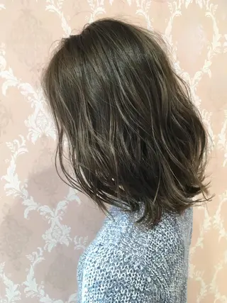 セミロング graxi'    グラシー所属・ブリーチ/ハイトーン SERINAのヘアスタイル