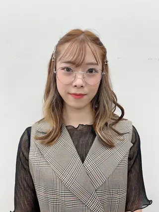 セミロング カラー 愛子 /ハイトーンのヘアスタイル