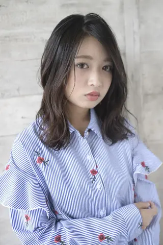 セミロング KAMIGAMI所属・KAMIGAMI SAKAEのヘアスタイル