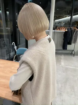 ショート カラー ヘアアレンジ ミニボブ/ブリーチ 🌈MISATOのヘアスタイル