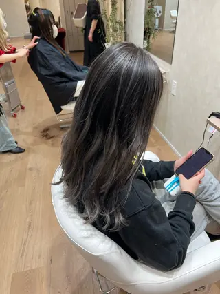 ロング カラー 一樹ハイトーン/ブリ ーチ/透明感カラーのヘアスタイル