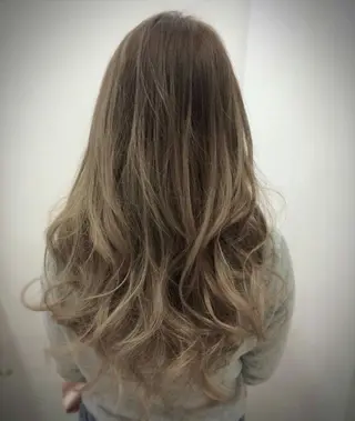 カラー ロング 艶髪クリエイター 秋田 聖也🪽のヘアスタイル