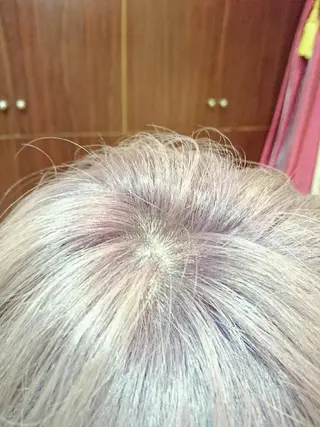 カラー 艶髪✨ハイトーン ✨ホワイト✨北宗一郎のヘアスタイル