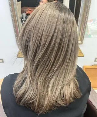 セミロング カラー Crescere所属・小島 凜のヘアスタイル