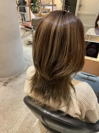 セミロング カラー パーマ ヘアアレンジ ハイトーンカラー🤍 山下 優華のヘアスタイル