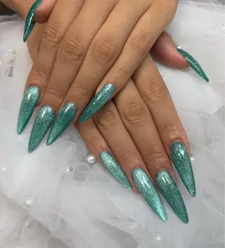 ネイル 三本 綾奈のネイルデザイン