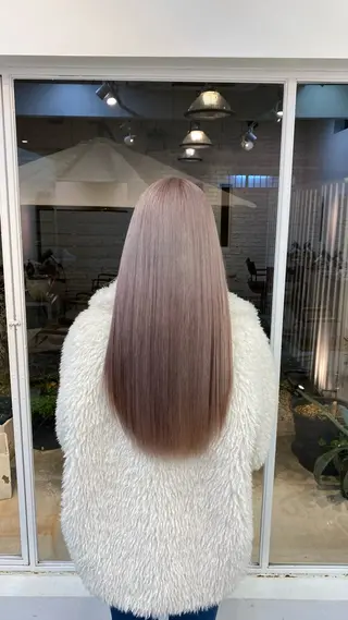 カラー hinata /ハイトーンのヘアスタイル