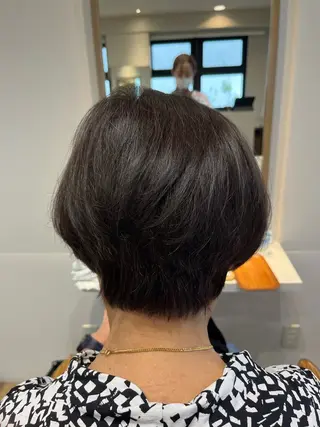 ショート カラー 小鴨 美佳のヘアスタイル