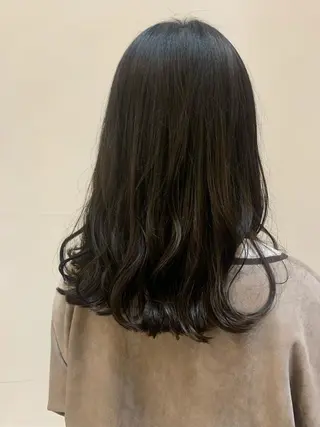 ミディアム カラー 齋藤 志穂のヘアスタイル