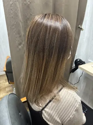 カラー セミロング VIE.ORNER［ビオルネ]所属・名古屋 すみれのヘアスタイル