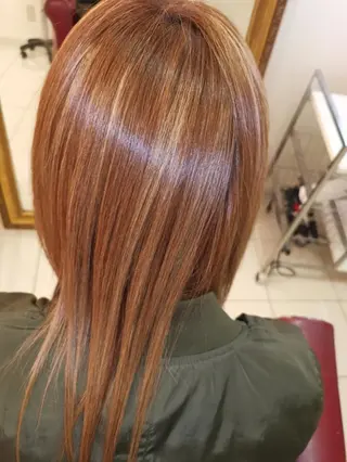 セミロング カラー 東心斎橋🌏豆柴 🐾倶楽部のヘアスタイル