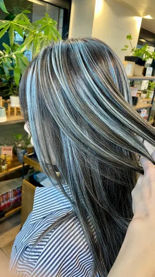 カラー Cure2所属・🌈白いハイライト 🌈 🐶ノザワ🐶のヘアスタイル