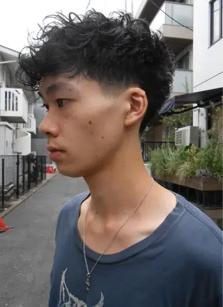 ショート パーマ メンズ グランジヘア 無造作ヘアHYUGAのヘアスタイル