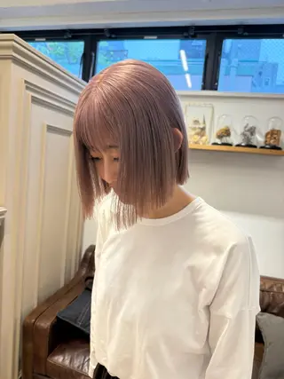 ショート カラー ミルクティー× グレージュMOMOのヘアスタイル