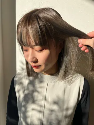 ミディアム 倉地 芹奈のヘアスタイル