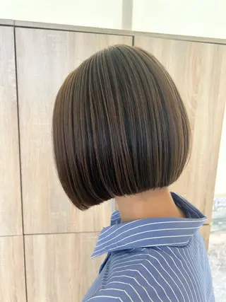 ショート カラー オガタ アキのヘアスタイル