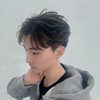 ショート メンズ フェザー/ゆるふわ パーマ/鐘ヶ江 航青のヘアスタイル