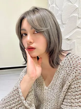 ミディアム カラー 由比藤理子 ブリーチカラー🌈のヘアスタイル