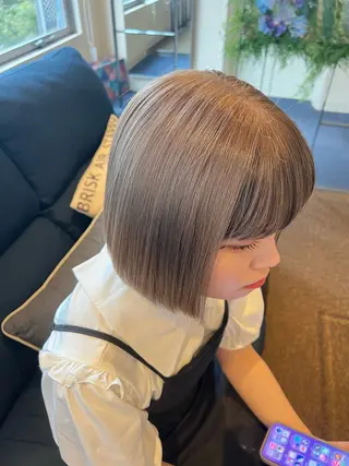 ショート カラー Hanna by W_SALONのヘアスタイル