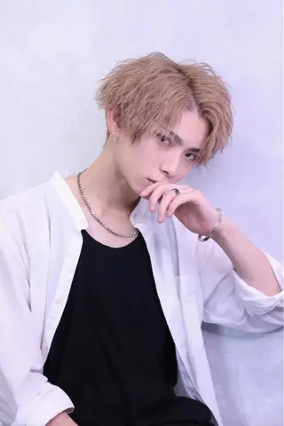 ショート カラー メンズ 飯塚 想のヘアスタイル