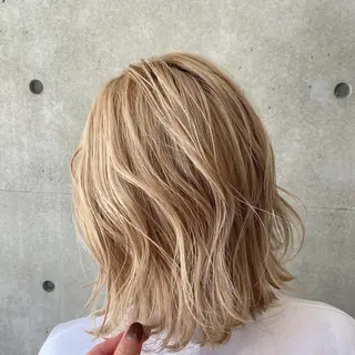 ショート AHNKISM所属・トレンドレイヤー/ 透明感カラーのヘアスタイル